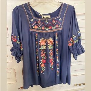 NWT Savannah Jane Embroidered Navy Top Size Large